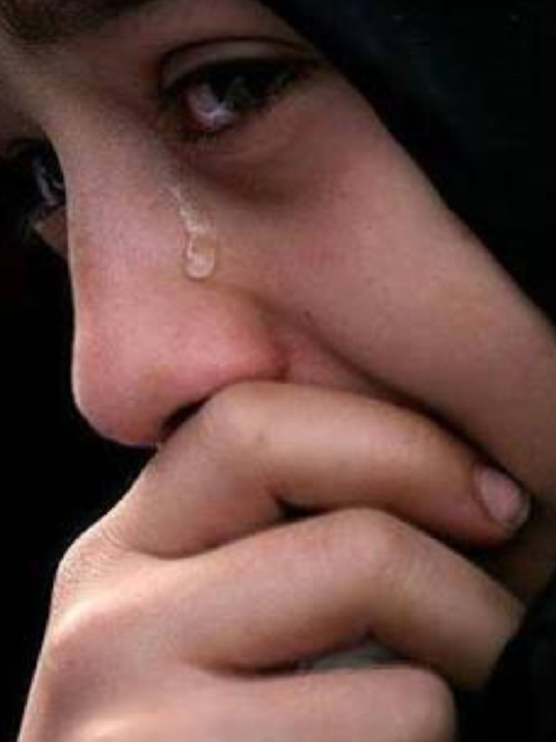 Мусульман сильно плачет